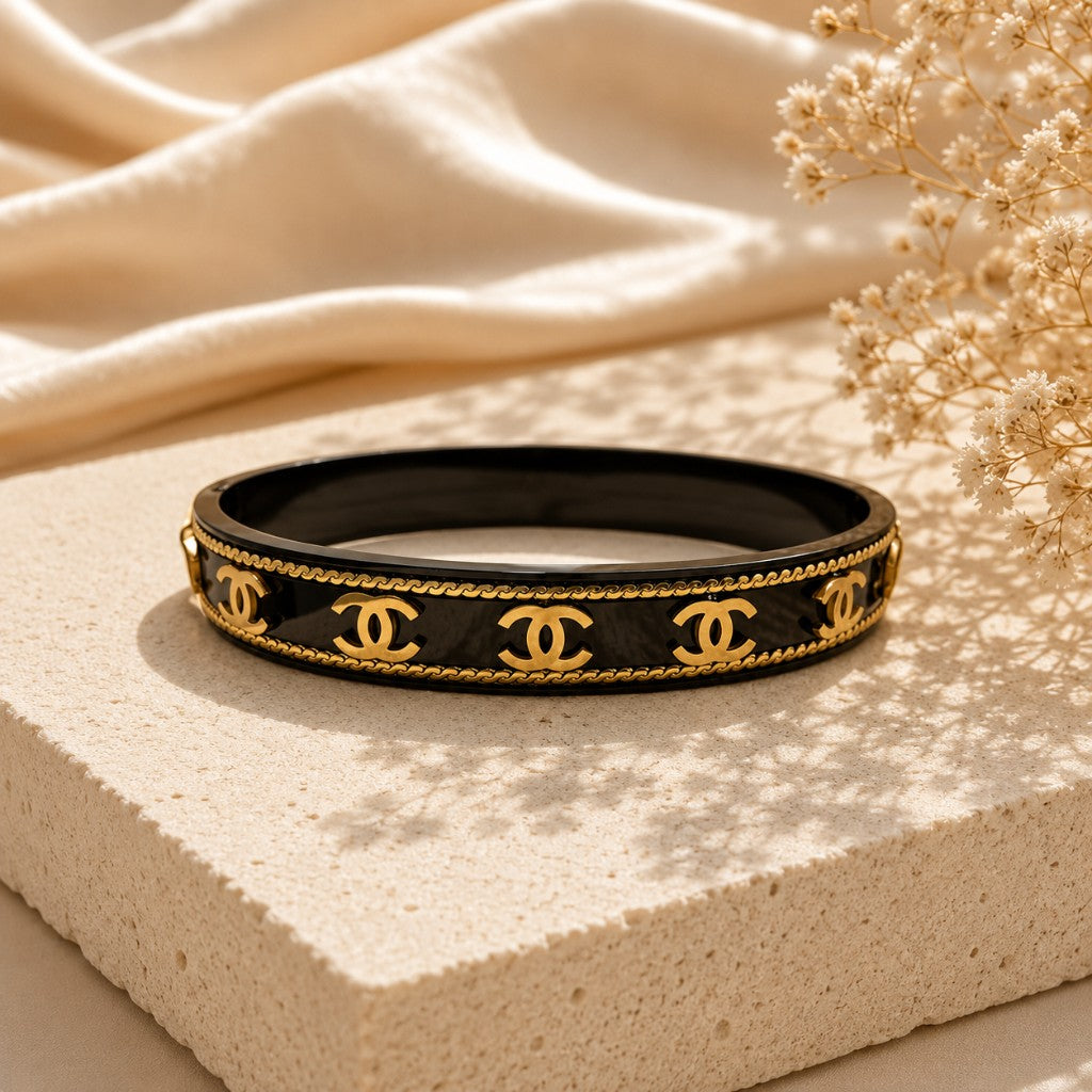 Chanel Μαύρο Βραχιόλι με Χρυσή Αλυσίδα και Λογότυπο CC