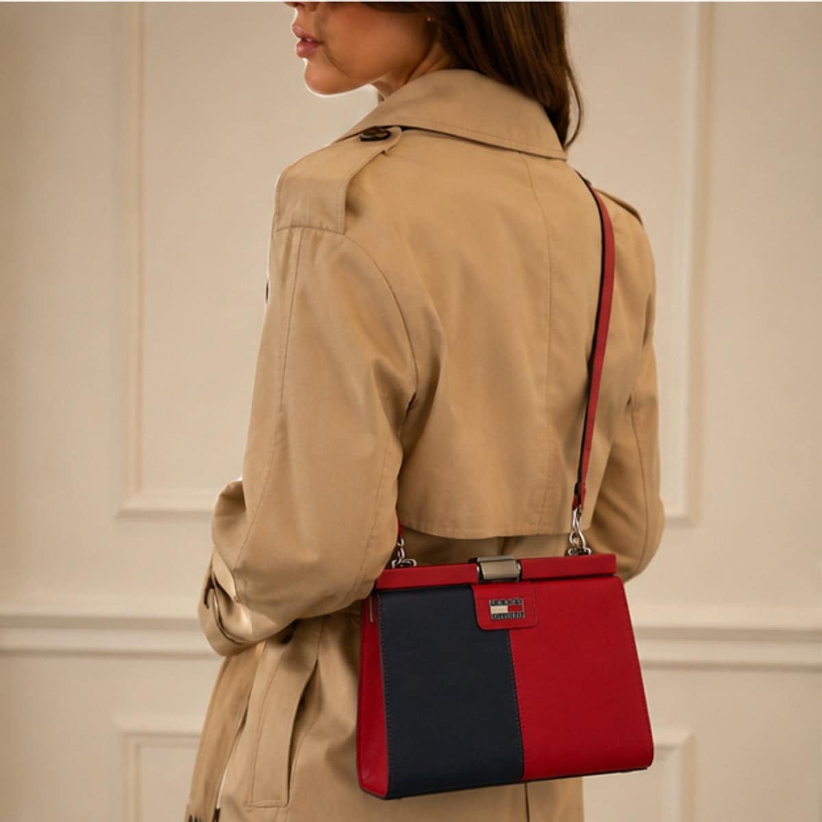 Tommy Hilfiger Τσάντα Χειρός Color-Block Μπλε & Κόκκινη